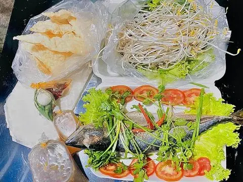 Hình ảnh Cá nục hấp cuốn bánh tráng