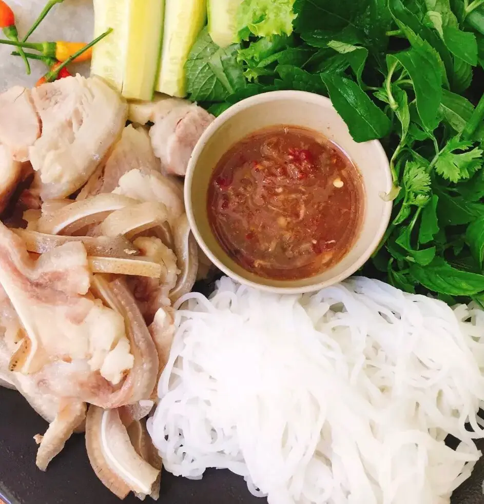 Hình ảnh Tai heo cuốn bánh tráng
