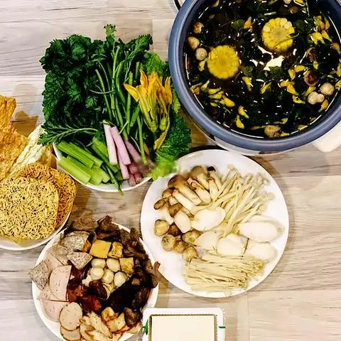 Hình ảnh Lẩu nấm lá giang chay