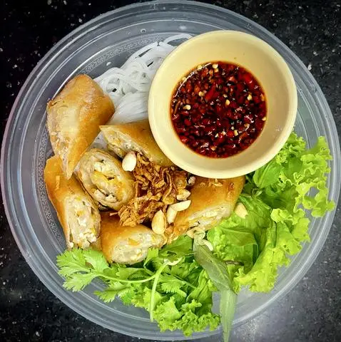 Hình ảnh Bún Nước Tương Chả Giò Rau Củ