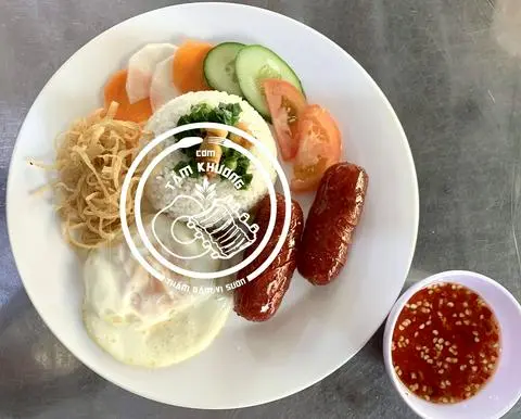 Hình ảnh Cơm tấm Lạp xưởng + ốp la + bì 