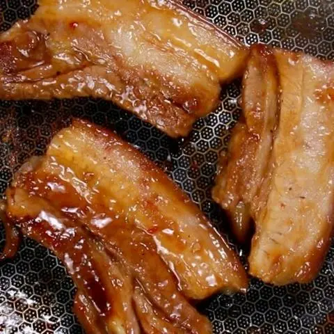 Hình ảnh Cơm Ba Rọi Khìa Nước Dừa