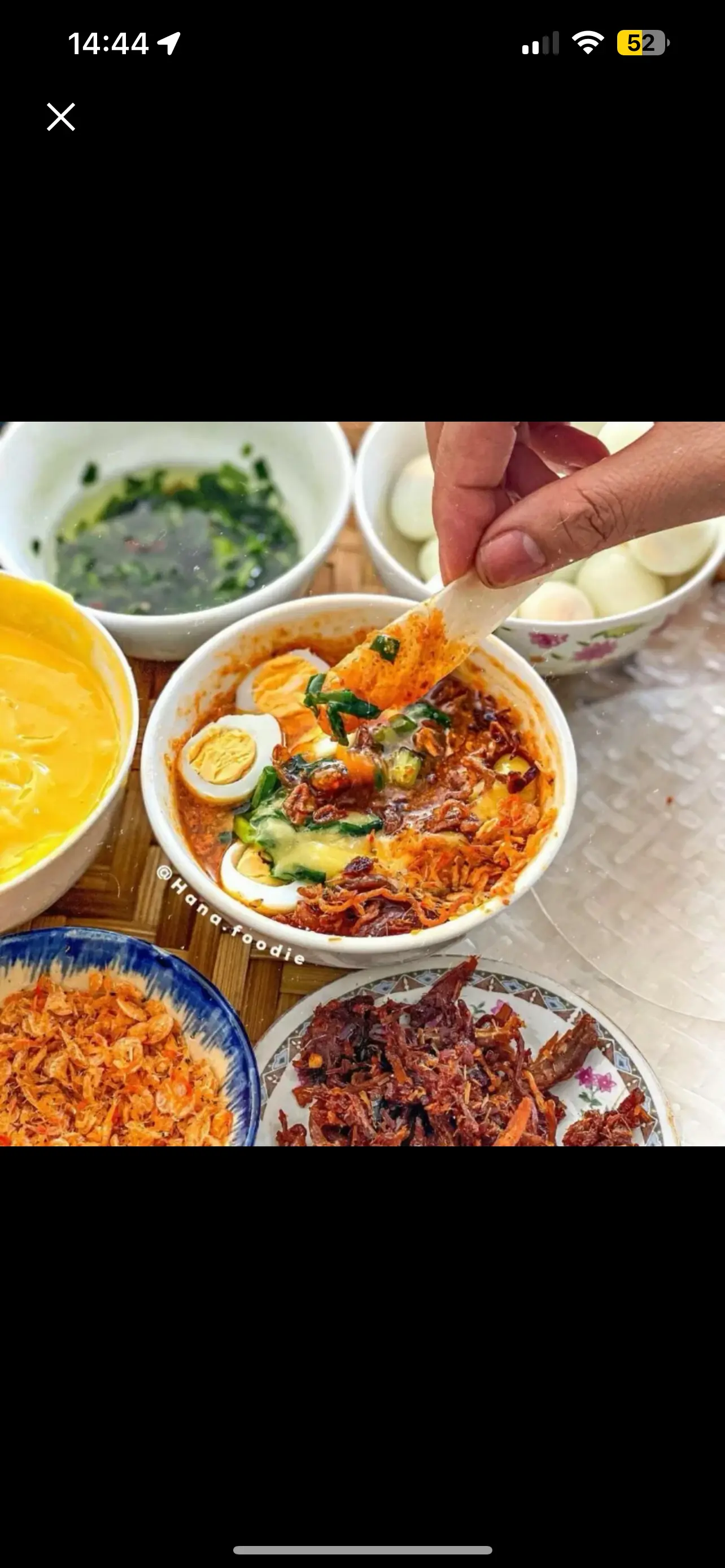 Hình ảnh Bánh tráng chấm sốt mỡ hành sa tế bơ trứng cút