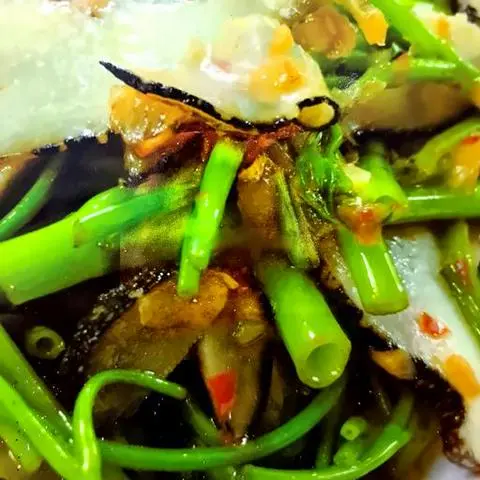 Hình ảnh Ốc giác xào rau muống