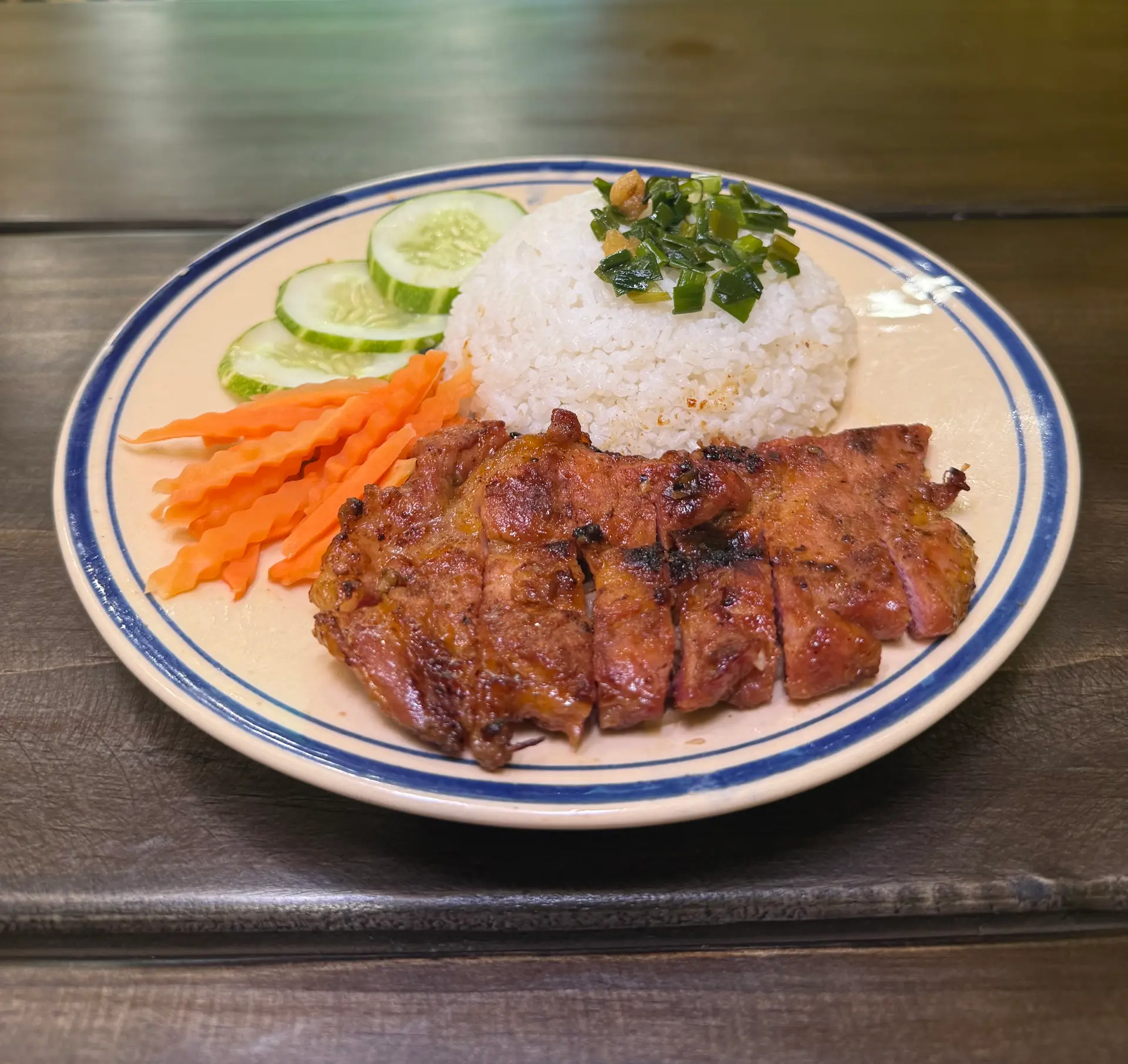 Hình ảnh Cơm Sườn Sài Gòn + Tặng Canh Rong Biển