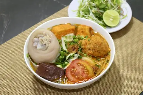 Hình ảnh Bún riêu giò