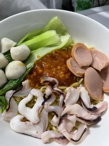 Hình ảnh Mì trộn sốt sate ( mực )