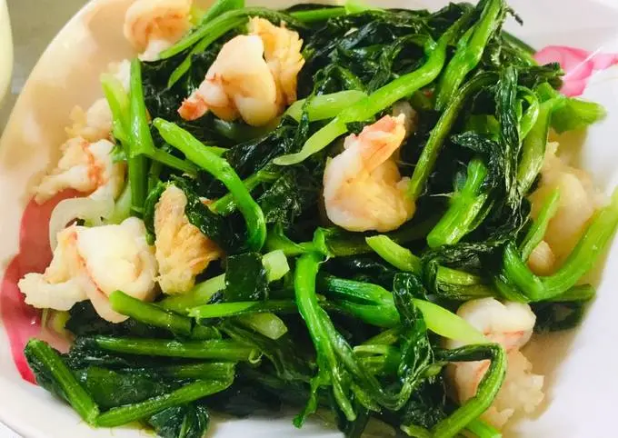 Hình ảnh Cơm chiên cải ngot xào tôm mực + trà tắc