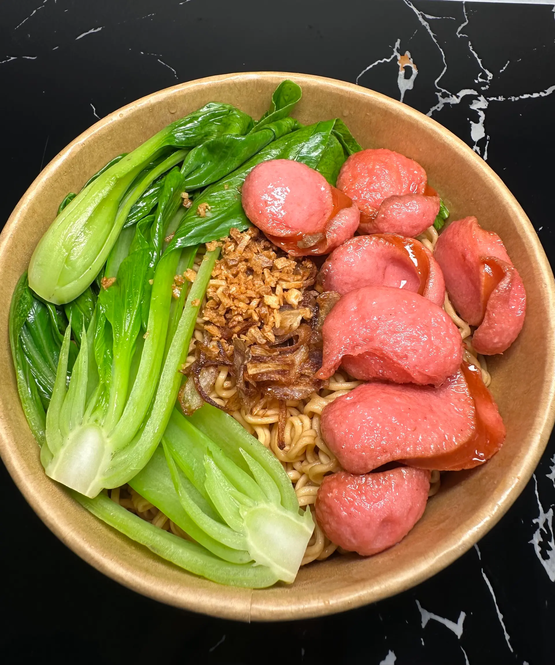 Hình ảnh Mì trộn xúc xích 