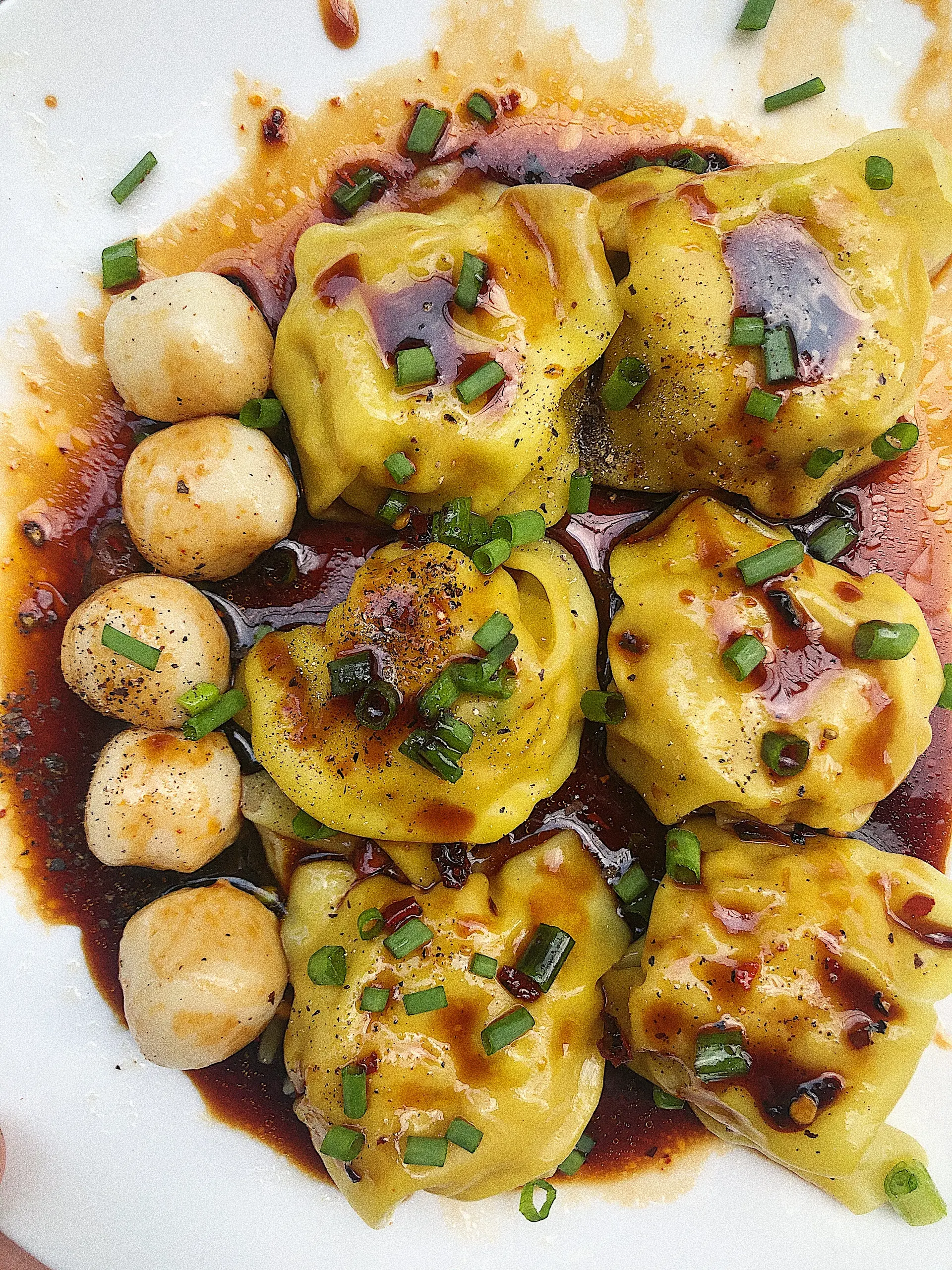 Hình ảnh Hoành thánh cá viên sốt dầu hào/ 蚝油鱼丸馄饨