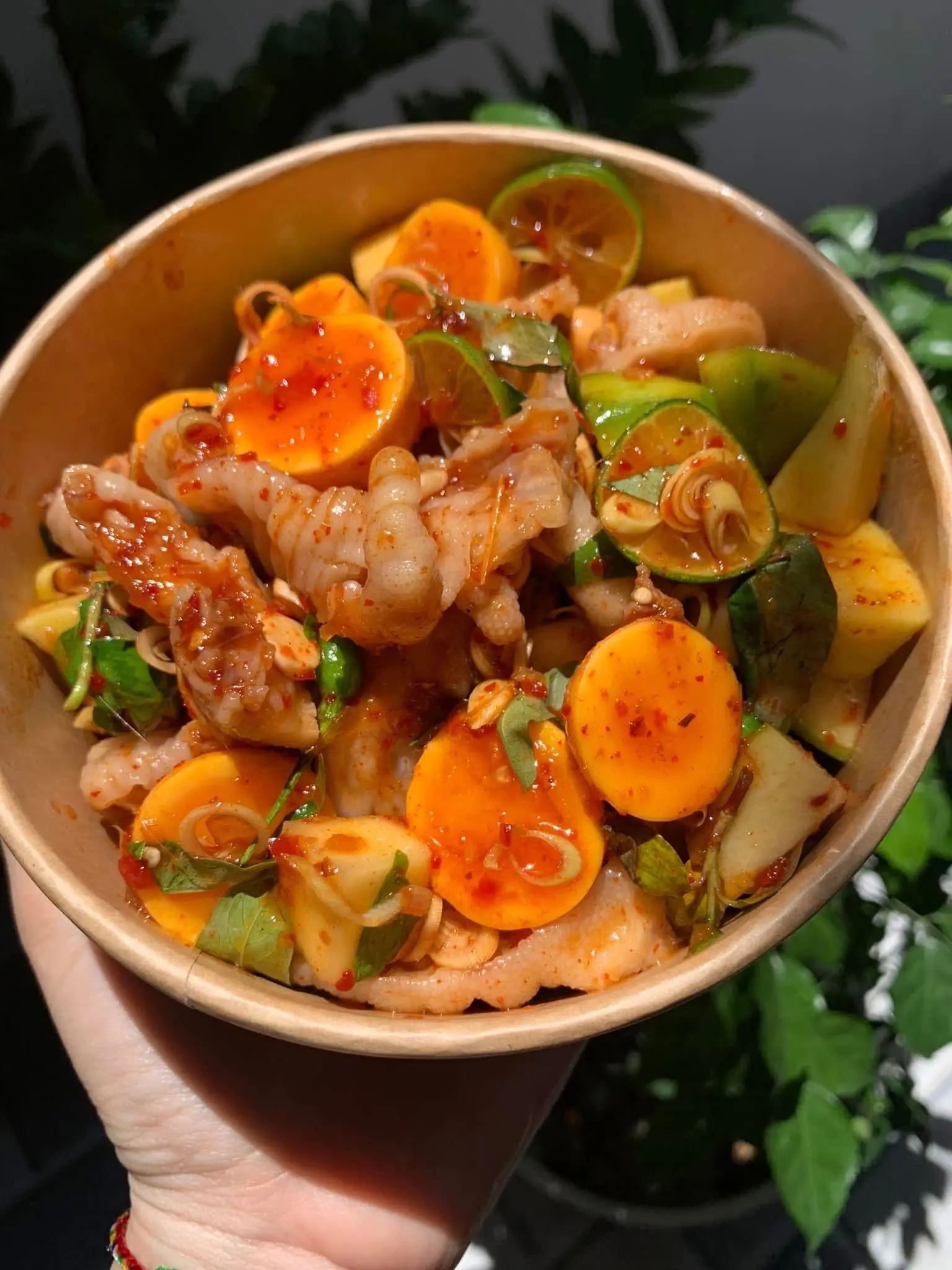 Hình ảnh Chân Gà Rút Xương Mix Trứng Non Sốt Thái Lớn