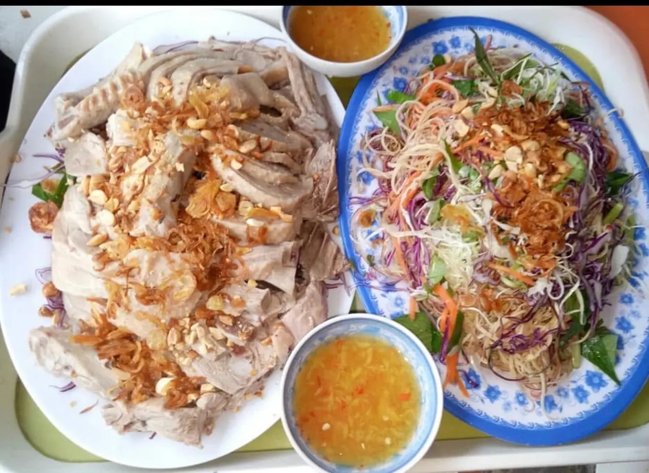 Hình ảnh Gỏi Nửa con vịt ( có cánh )