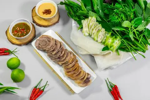 Hình ảnh Bò Cuộn Rau Rừng 3-5 người