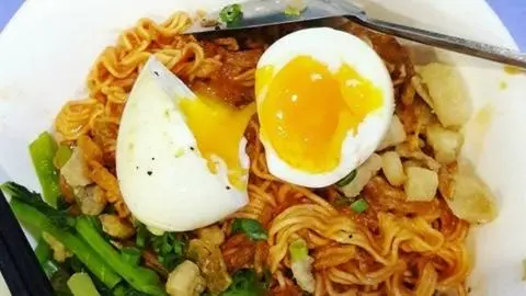 Hình ảnh Mì Trộn Tóp Mỡ Trứng Lòng Đào Sốt Hành Phi