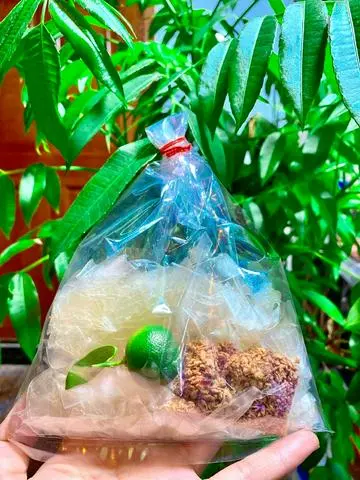 Hình ảnh Bánh tráng dẻo muối tắc ( chay )