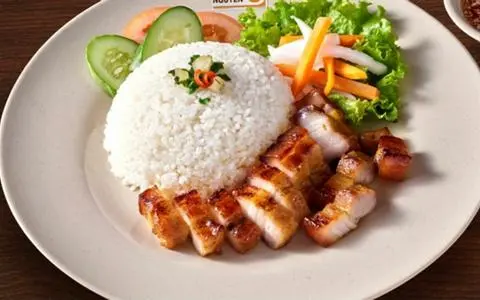 Hình ảnh cơm ba rọi nướng ốp la