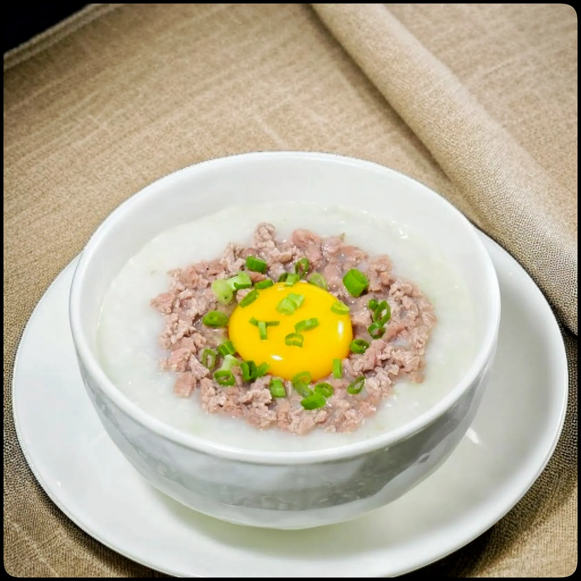 Hình ảnh cháo thịt heo bầm + trứng