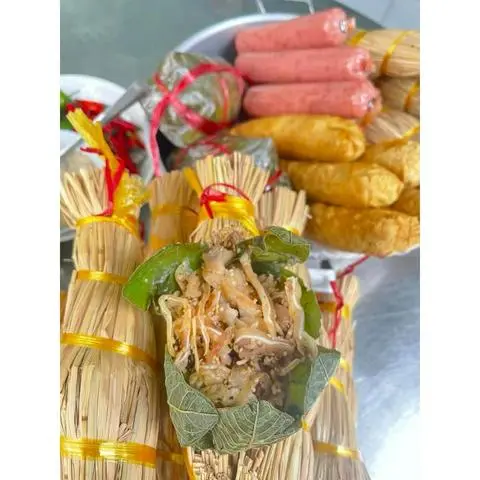 Hình ảnh Tré Trộn Cóc Xoài + Trứng Cút ( Tặng Bánh Phồng Tôm ) 