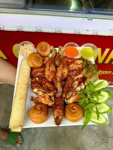 Hình ảnh Gà Quay Cơm Lam Bánh Bao (1 ống cơm, 5 bánh bao)
