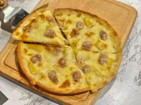 Hình ảnh Pizza Tôm Tích Sốt Trứng Muối Size 20cm