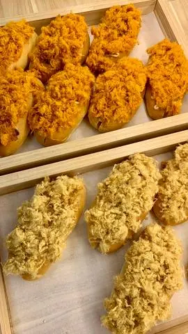 Hình ảnh Bánh Mì Sốt Trứng Muối Chà Bông 