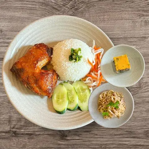 Hình ảnh Cơm tấm gà nướng bì chả