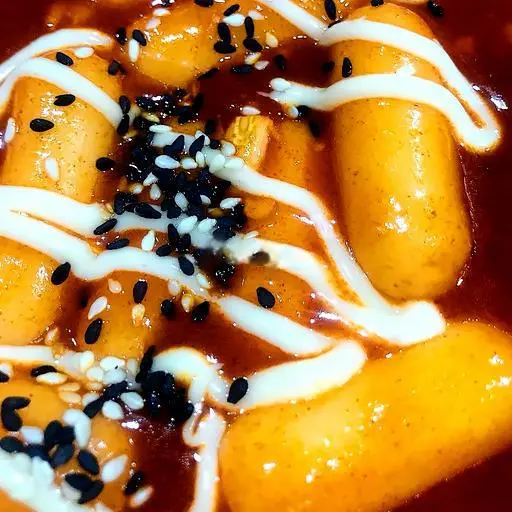 Hình ảnh Tokbokki nhân phô mai sốt