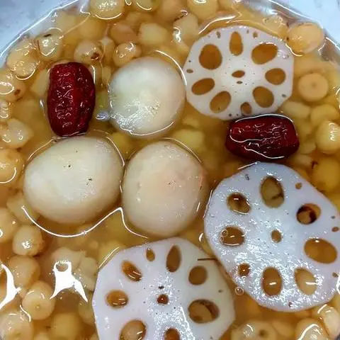 Hình ảnh Chè táo đỏ hạt sen củ sen củ năng