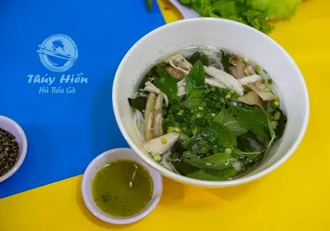 Hình ảnh Bún Gà Lá Quế - Gà Xé
