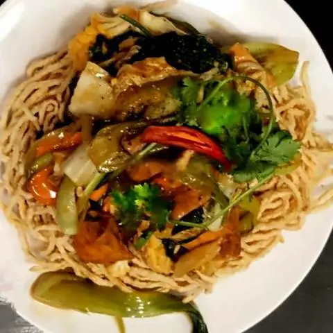 Hình ảnh Mì xào giòn chay