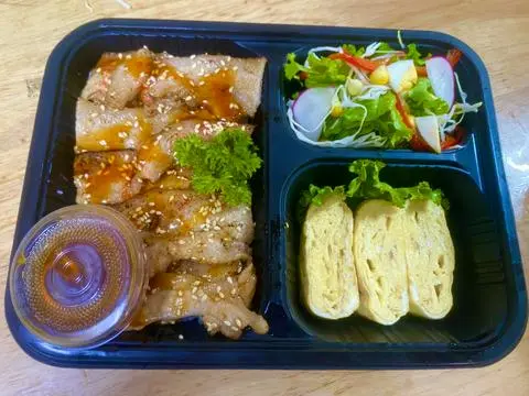Hình ảnh Obento nọng heo nướng & trứng cuộn