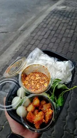 Hình ảnh chấm sốt me thêm tóp.mỡ