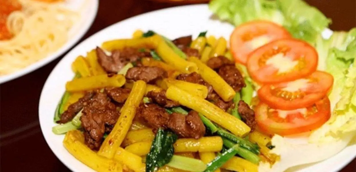 Hình ảnh Nui giòn xào bò