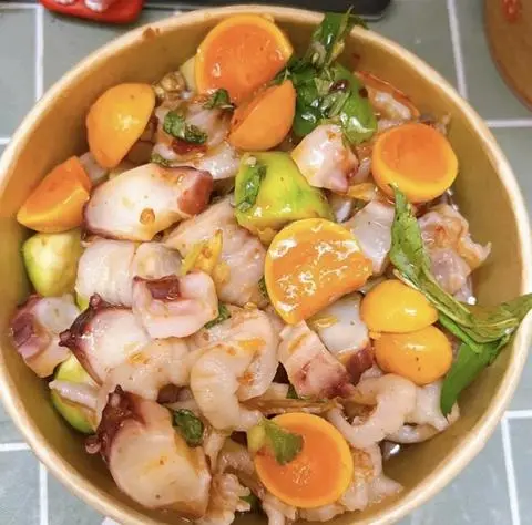 Hình ảnh Chân gà bạch tuộc trứng non sốt thái (size lớn)