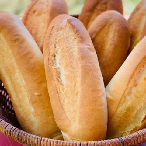 Hình ảnh Vỏ Bánh Mì Nóng Giòn ( 1 Cái )