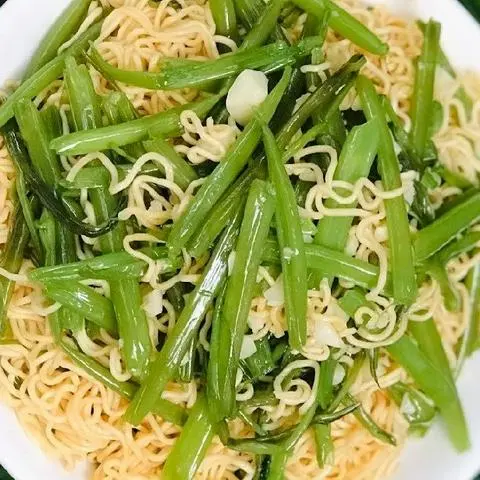 Hình ảnh Mì xào rau muống