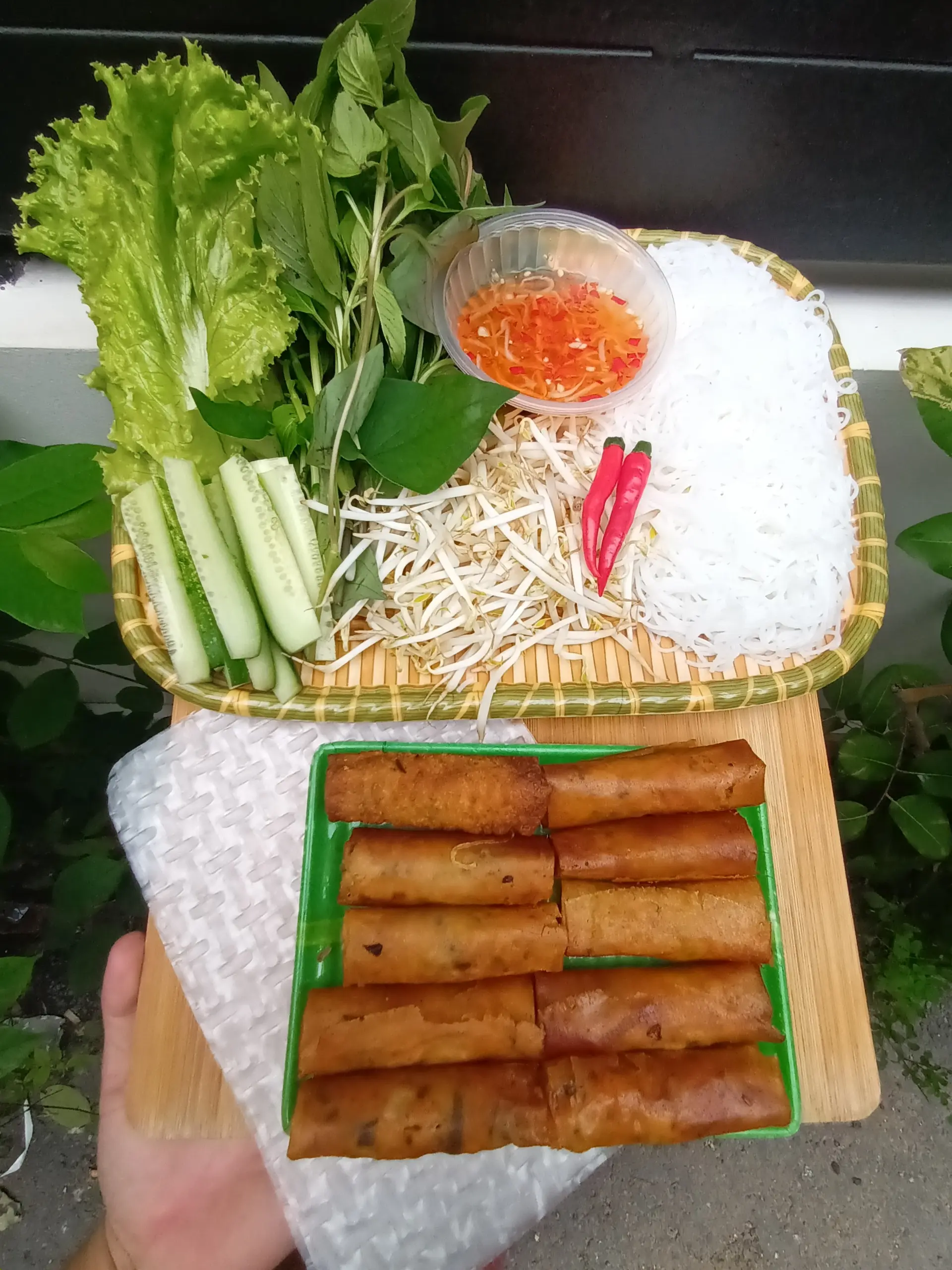 Hình ảnh Bún chả giò tôm thịt tự cuốn ( tặng 1 ly cocacola) )