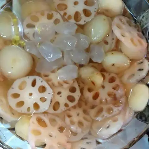 Hình ảnh Chè củ năng củ sen hạt sen