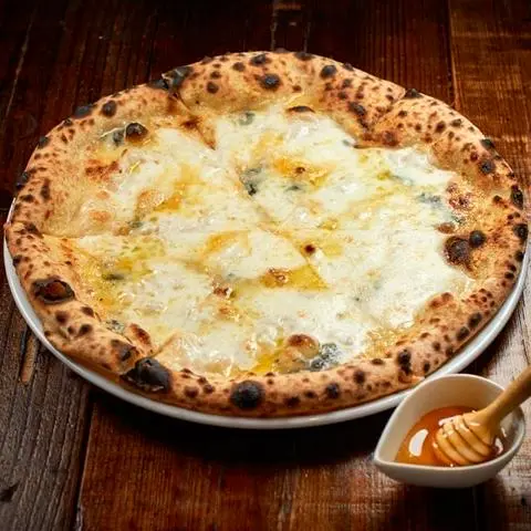 Hình ảnh Quatro Formaggi Pizza (best seller)