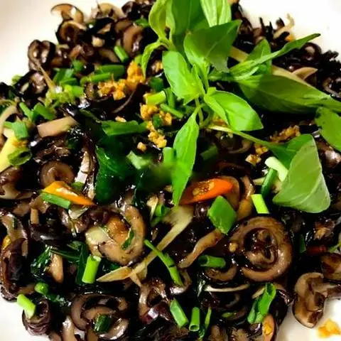 Hình ảnh Nấm biển xào lá quế