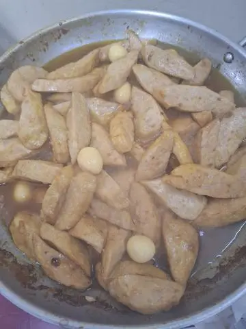 Hình ảnh Chả lụa kho trứng cút