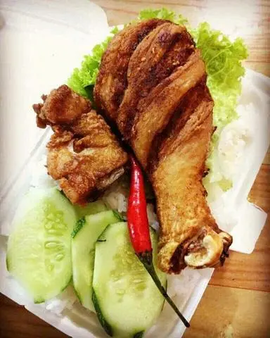 Hình ảnh cơm gà chiên giòn 