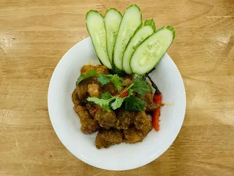 Hình ảnh Cơm ba rọi kho mắm ruốc sả ớt
