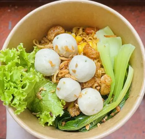 Hình ảnh MÌ TRỘN INDOMIE CÁ VIÊN