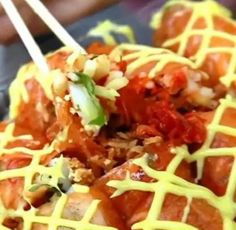 Hình ảnh Bánh tráng cuốn full toping 
