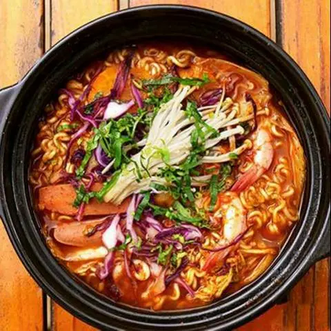 Hình ảnh mỳ cay + trứng chiên
