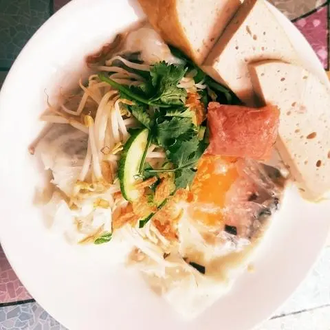 Hình ảnh Bánh cuốn ốp la chả + bánh tôm
