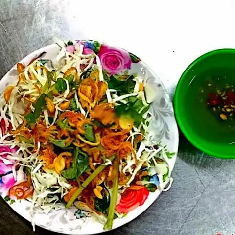 Hình ảnh Rau gỏi thêm 2 người ăn