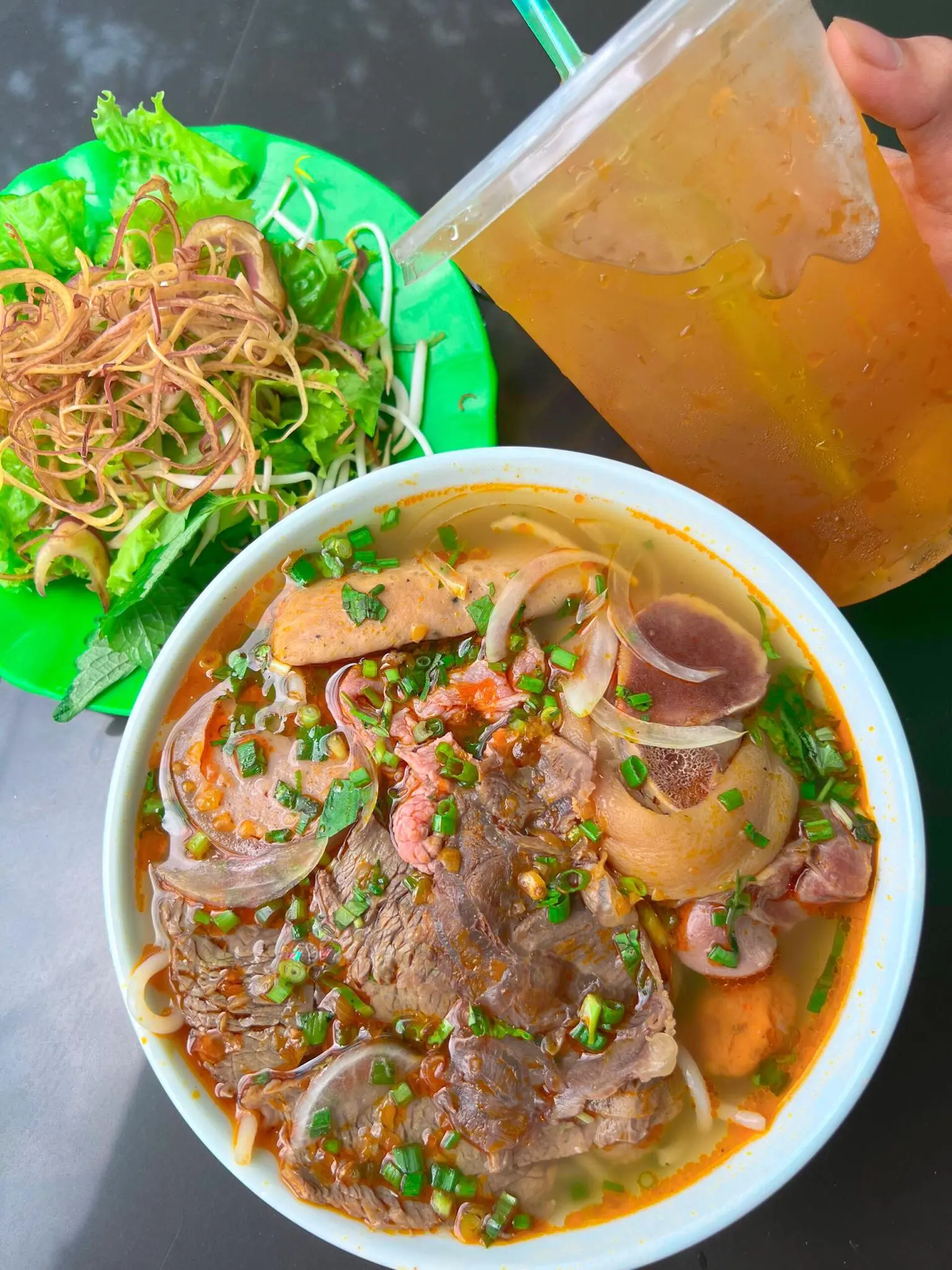 Hình ảnh Bún bò Huế (bò tái, chả)