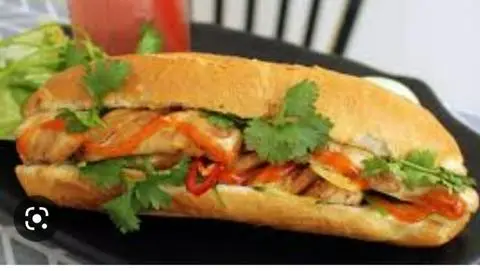 Hình ảnh Bánh Mì Cá Hộp